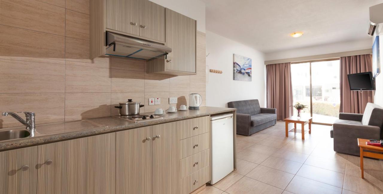 פרוטאראס Penelope Beach Hotel Apts מראה חיצוני תמונה