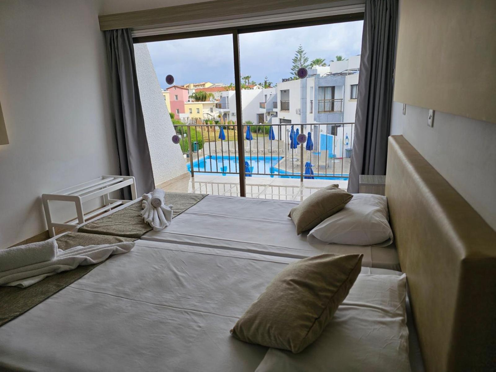 פרוטאראס Penelope Beach Hotel Apts מראה חיצוני תמונה